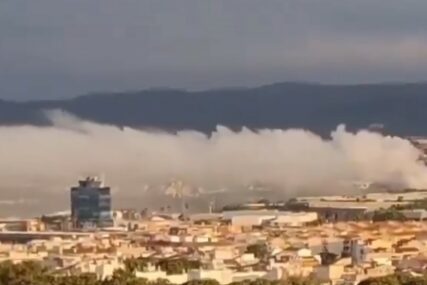 (VIDEO, FOTO) Ugroženo 160.000 ljudi: Požar u industrijskoj zoni stvorio opasan oblak hlora, stanovnicima naređeno da ostanu kod kuće