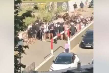 (VIDEO) "Mogla sam ovdje poginuti" Splićanka postala hit tokom masovne tuče navijača Dinama i Hajduka