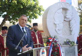 (FOTO) "Samo narod koji izgubi sjećanje ponovo može da strada" Dodik povodom obilježavanja 30 godina od akcije "Bljesak" POLOŽIO VIJENCE na spomen-obilježje