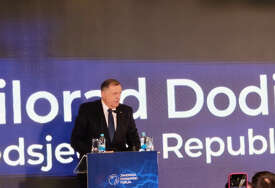 "NAMA ŽELE DA NATOVARE MIGRANTE" Dodik s Jahorine prozivao Britance i EU