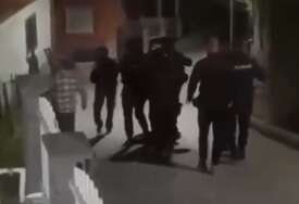 PUCAO I U SPECIJALCE Detalji napada u Teočaku, policajac na liječenju u Tuzli, članovi porodice nasilnika zbrinuti