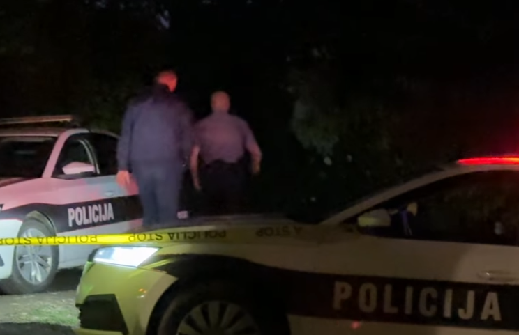 Poznat stepen njihovih povreda: Policija i dalje traga za muškarcem koji je RANIO OCA I SINA u Tuzli