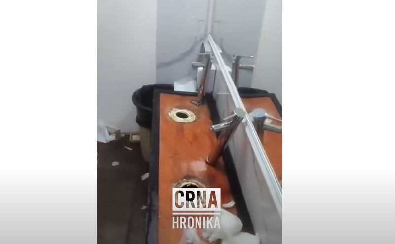 (VIDEO) Svečana odijela, ALKOHOL I VANDALIZAM: Matursko slavlje završeno razbijenim vratima, oštećenim zidovima i iščupanim slavinama