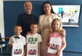(VIDEO, FOTO) Promocija knjige “Veseli ples uz stihove i note” Vesne Radoja Đapić: Budući vaspitači i učitelji ispunili salu Filozofskog fakulteta