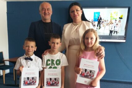 (VIDEO, FOTO) Promocija knjige “Veseli ples uz stihove i note” Vesne Radoja Đapić: Budući vaspitači i učitelji ispunili salu Filozofskog fakulteta