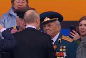 RUKAVAO SE SA PUTINOM Pukovnik Vlado Zrnić (95) iz Gradiške počasni gost na Paradi pobjede u Moskvi