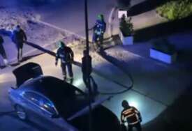 (VIDEO) DRAMA U BANJALUCI Zapalio se BMW, prolaznik spriječio katastrofu