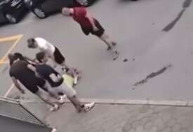 (VIDEO) BATINANJE U SRED LJUBLJANE Na društvenim mrežama širi se snimak kako udaraju muškarca, on ustao i uzeo pištolj pa počeo da puca