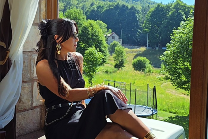 "Ja se bavim isključivo pjevanjem" Crnogorskoj pjevačici na nastupu PONUDILI 10.000 EVRA ZA INTIMNI ODNOS, evo kako je reagovala