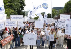 (FOTO) "Vrijeme s našom porodicom ne možete platiti" Protest trgovaca u Sarajevu zbog očuvanja neradne nedjelje