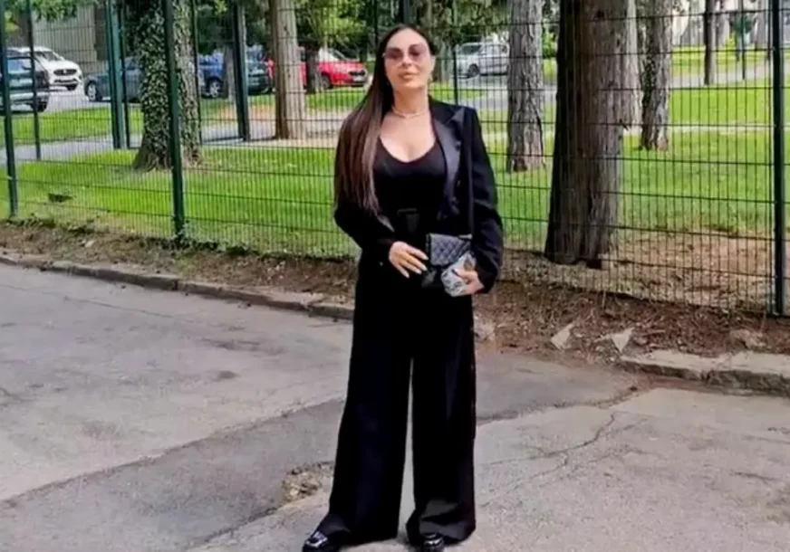 (VIDEO) LINIJU DOVELA DO PERFEKCIJE Ceca na snimanju „Zvezde Granda“ sva u crnom, a u ruci modni dodatak vrijedan 4.000 evra