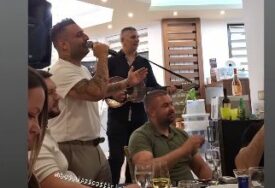 (FOTO) Preboljela i bez problema došla na slavu: Ana Sević se DO KASNIH SATI VESELILA kod Darka Lazića