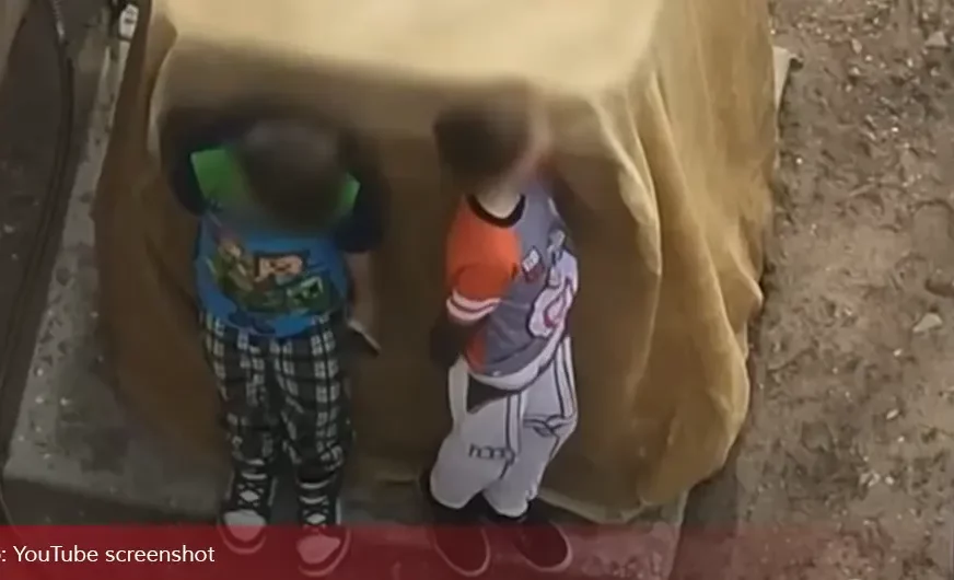 Policjaci pucali da 2 dječaka u pidžamama