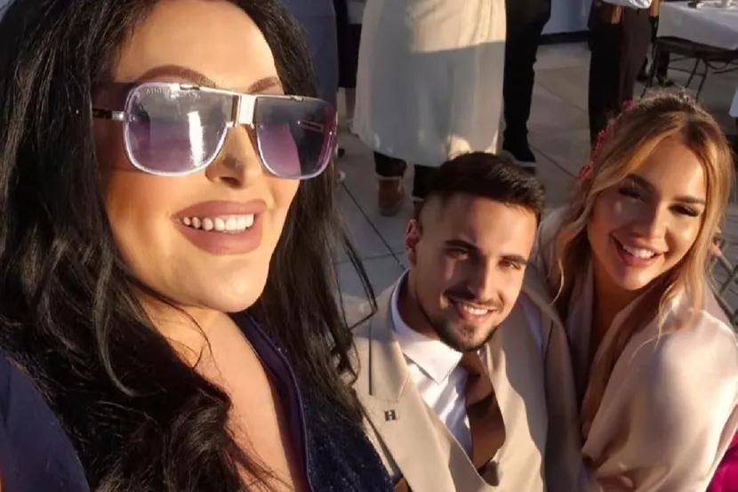(FOTO) LIJEPA MELANI Ona je snajka Dragane Mirković, sa pjevačicinim sinom je dugo u ljubavi, a sad će joj podariti i unuče