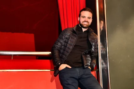 Žene su uzdisale za njim, a onda se POVUKAO SA ESTRADE: Pobjednik "Zvezda Granda" (35) i dalje se bavi muzikom, a evo koliko se do danas promijenio
