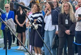 (FOTO) Svi su gledali u njene PATIKE: Jelena Đoković zapala za oko prisutnima na otvaranju teniskog terena, ono što je obula OSTAVLJA BEZ TEKSTA