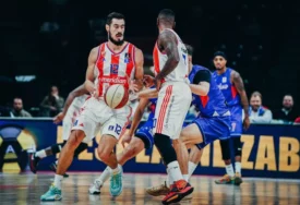 Vrela atmosfera: Počeo plej-of obračun ZVEZDA - IGOKEA u Areni