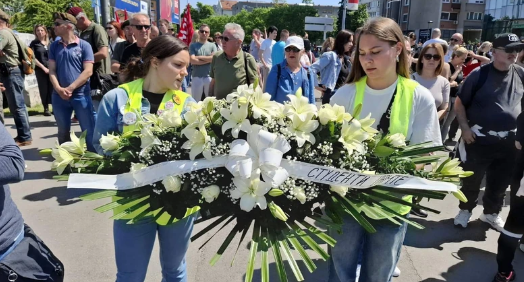 (VIDEO, FOTO) Poginulo 16 osoba: Studenti obilježavaju 6 mjeseci od PADA NADSTREŠNICE u Novom Sadu