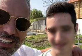 (FOTO) "Ovako izgledaju djeca koja će očuvati tradiciju" Ujak mu srpski milioner, a on radi sve seoske poslove i ništa mu nije teško