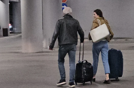 (VIDEO) Vratili se iz Nice: Ristovski i njegova 40 godina MLAĐA DJEVOJKA uhvaćeni na aerodromu, Anica pokazala sebe u prirodnom izdanju