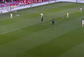 (VIDEO) OVO SE NE VIĐA ČESTO Golman Zvezde kiksnuo na nestvaran način, primio gol sa 30 metara