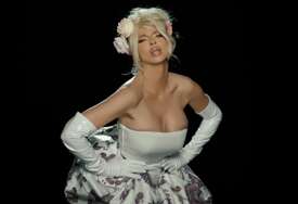 (VIDEO) "BOLJE OD ORGINALA" Jelena Karleuša prepjevala pjesmu koja je proslavila pjevačicu "Zvezda Granda" prije 10 godina