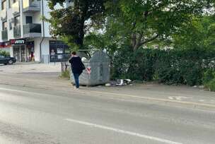 kontejner na trotoaru i biciklističkoj stazi Lauš
