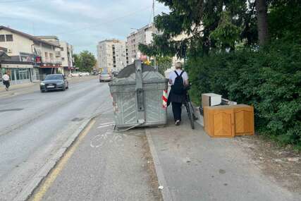 (FOTO) Banjalučka KOMUNALNA (NE)BRIGA u punom sjaju: Kontejneri na pješačkoj i biciklističkoj stazi, pa se ti snalazi kako znaš