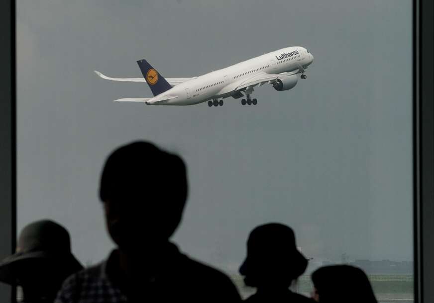 lufthanza avion polijeće