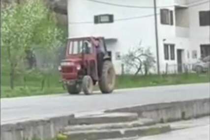 (VIDEO) MOŽE I BEZ JEDNOG TOČKA Traktorista sve ostavio u čudu