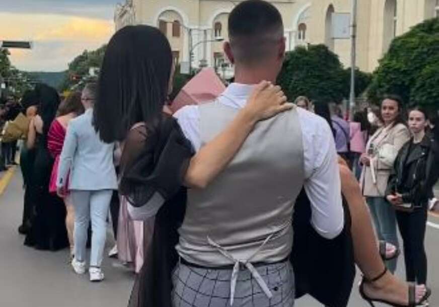 mladić na maturi ponio drugaricu