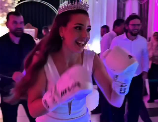 (VIDEO) "Bože, spasi ljudski rod" Svadba u Srbiji izazvala lavinu komentara na mrežama, mlada na mladoženju krenula U BOKSERSKIM RUKAVICAMA