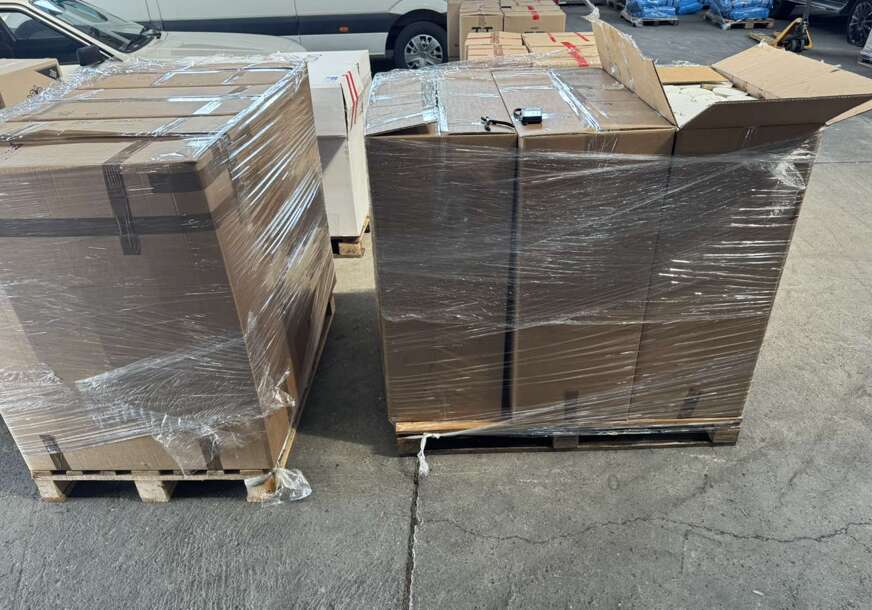 (FOTO) Vrijednost 50.000 KM: Na graničnom prelazu Gradiška zaplijenjeno 2.500 kilograma DUVANA ZA NARGILE