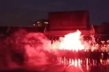 (VIDEO) Bakljada pod južnom tribinom: Delije upale na stadion Partizana u Humskoj