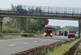 POGINULE 2 OSOBE U AUTOBUSU IZ BiH Stravična nesreća kod Popovače, ima mrtvih i povrijeđenih, na terenu Hitna pomoć i policija