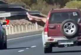(VIDEO) ŠOK PRIZOR SA AUTO-PUTA Kada se otvorio prozor automobila ispred njih vozači su ostali u čudu