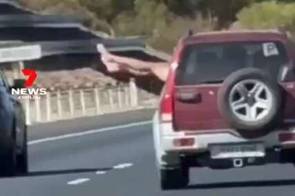 (VIDEO) ŠOK PRIZOR SA AUTO-PUTA Kada se otvorio prozor automobila ispred njih vozači su ostali u čudu