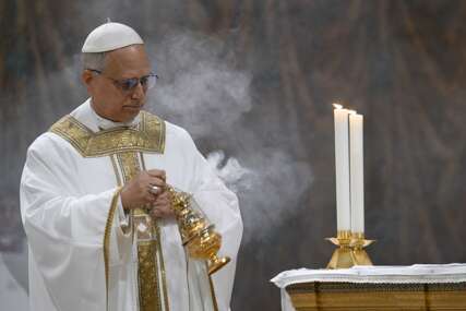 Vjernicima se obratio na italijanskom i španskom: Papa Lav XIV PRIČA 5 JEZIKA, stručnjaci smatraju da mu je to značajno pomoglo u konklavi