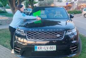 (FOTO) Gore mreže zbog BAHATOG VOZAČA "Pogledajte kako je neka seljačina parkirala svoj bijesni auto"