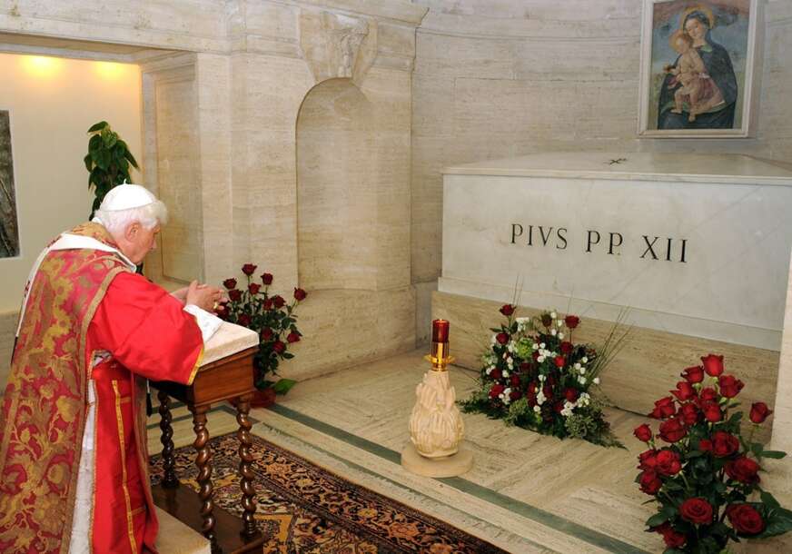 grob pape Pija XII