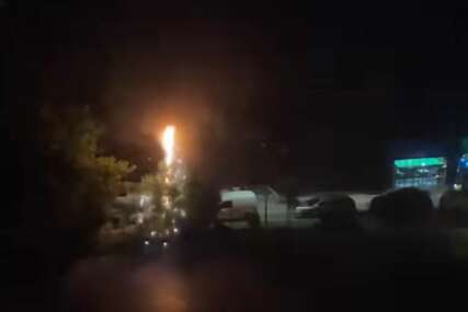 (VIDEO) GORJELA BANDERA U BANJALUCI Vatrogasci brzo reagovali, ugasili požar
