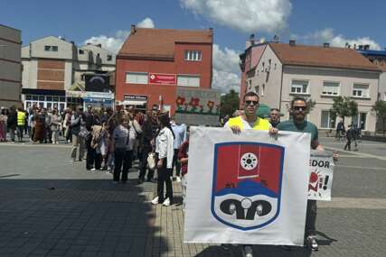 (VIDEO, FOTO) Održan 10. protest „Ustanak za opstanak“: Prijedorčani traže odgovornost za uništenje koje uzrokuje rudnik Bukova Kosa