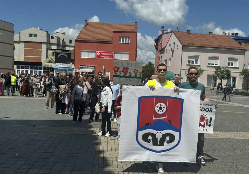 (VIDEO, FOTO) Održan 10. protest „Ustanak za opstanak“: Prijedorčani traže odgovornost za uništenje koje uzrokuje rudnik Bukova Kosa