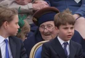 (VIDEO, FOTO) Urnebesni trenutak snimljen je u prenosu uživo: Na novom pojavljivanju kraljevske porodice nestašni PRINC LUIS RUGAO SE BRATU, svi plaču od smijeha