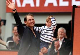 GOSPOĐE ODUŠEVILE JAVNOST Rafael Nadal se oprostio od Rolan Garosa, ali njegove bake su “ukrale” šou