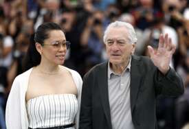 Kanski festival okupio svjetske zvijezde: Stigao i Robert de Niro, ali svi gledaju u njegovu SKORO DUPLO MLAĐU ŽENU