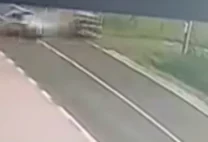 (VIDEO) DA SE NAJEŽIŠ Pojavio se snimak jezive SAOBRAĆAJNE NEZGODE kod Prijedora, mreže se usijale od komentara