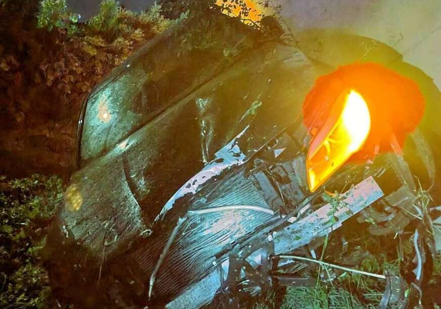 (FOTO) POVRIJEĐENE 3 OSOBE Teška saobraćajka u Prijedoru