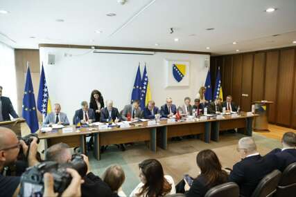 (VIDEO, FOTO) Potpisan sporazum o zajedničkoj politici i prioritetima za budući razvoj zemlje: Platforma za mir, stabilizaciju i ekonomski napredak BiH