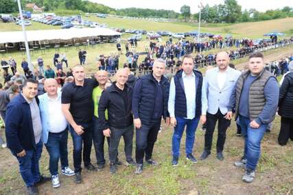 (FOTO) Selak prisustvovao štraparijadi u Kolima "Podržavam vrijedne domaćine i sve koji čuvaju duh Republike Srpske"
